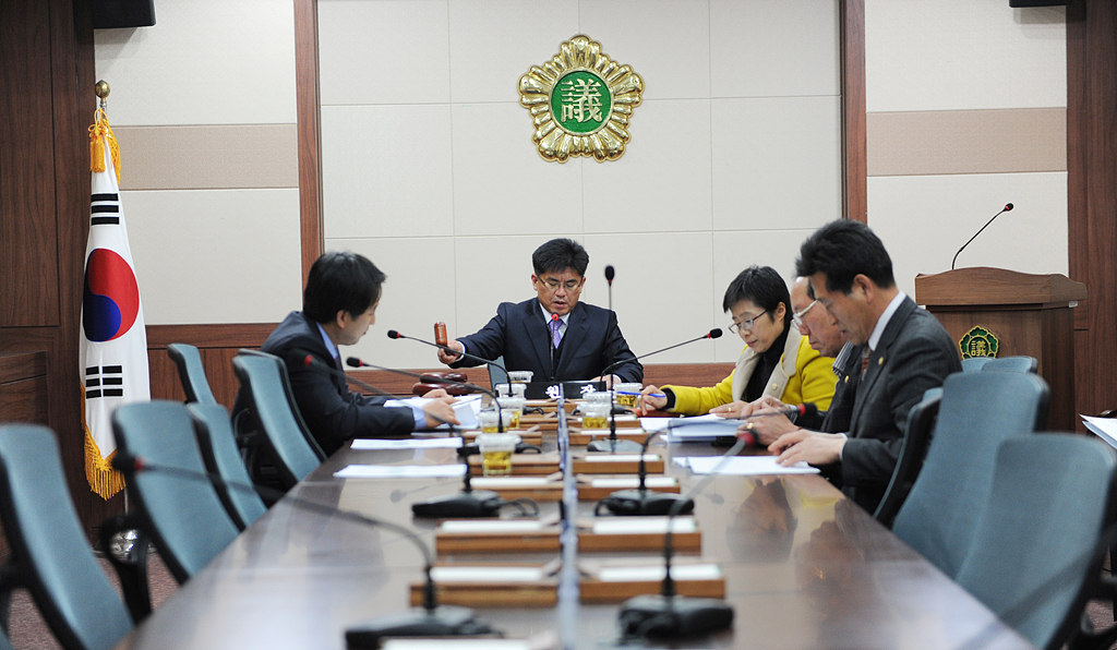 '의회운영위원회 회의' 게시글의 사진(2) '2014-03-24-28084.jpg'