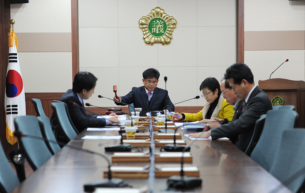 '의회운영위원회 회의' 게시글의 사진(1) '2014-03-24-28082.jpg'