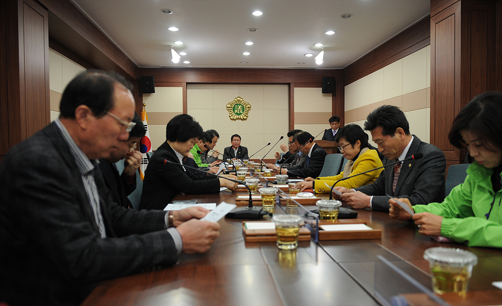 '의원 간담회' 게시글의 사진(2) '2014-03-24-27825.jpg'