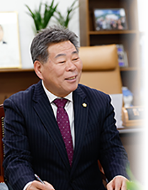 顺天市议会议长 姜亨求